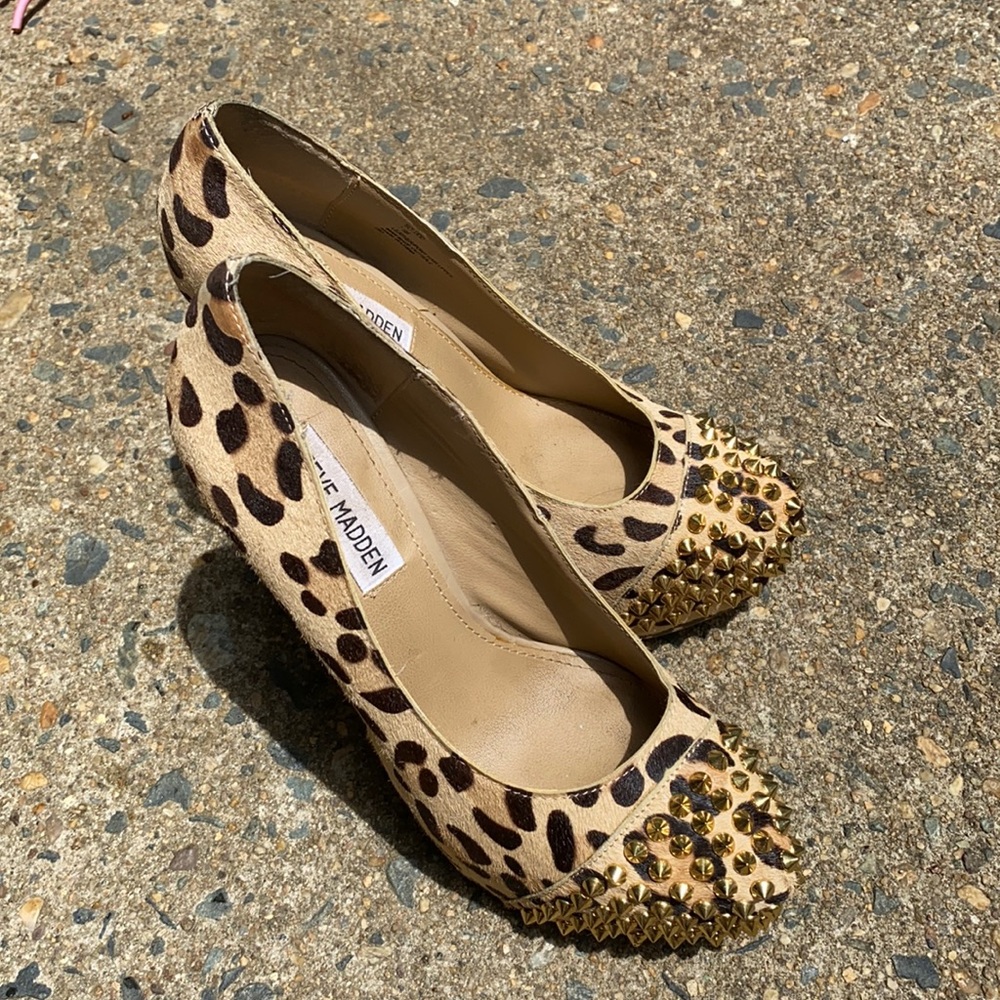 Steve Madden BOLDDD cheetah gold stud heels